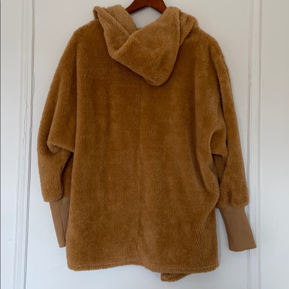 Fuzzy tan jacket medium - Picture 2 of 2